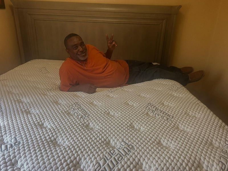 Happy customer with his S9000 lux hybrid mattress in his home
