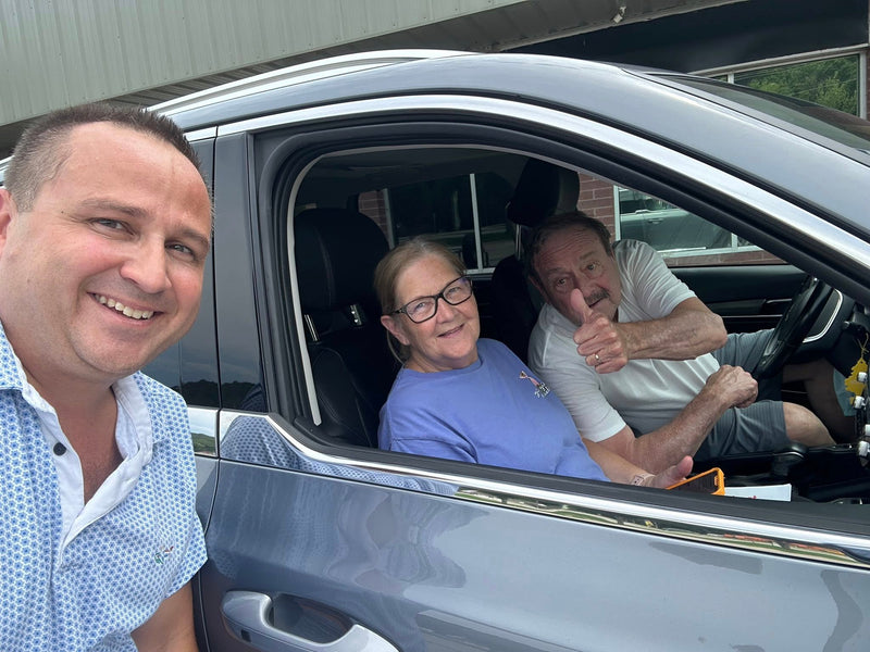 Happy Customers giving thumbs up with their mattress purchase