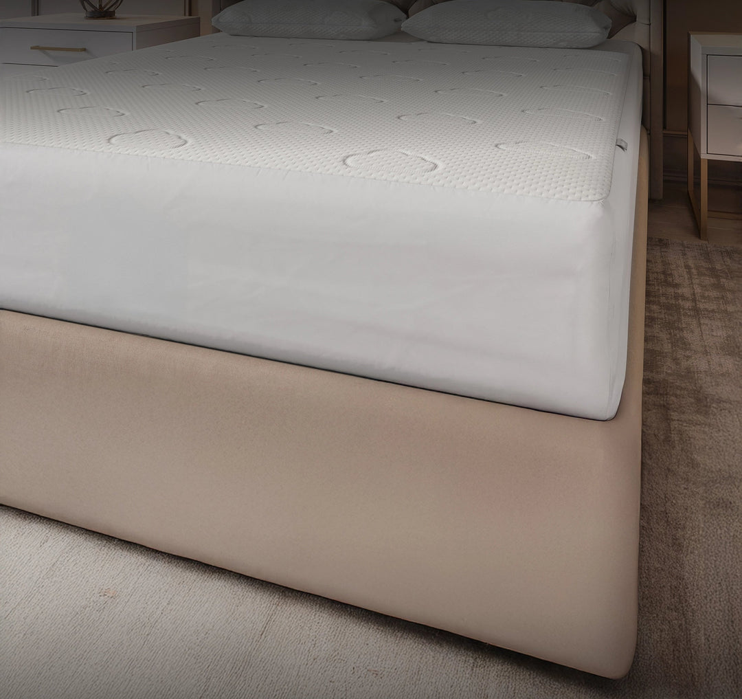 Mattress protector on a mattress side view